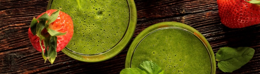 Two green smoothies and strawberries